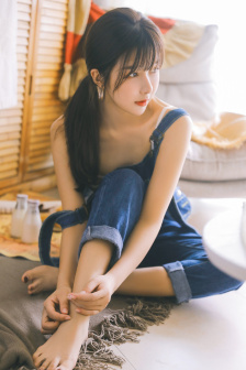 女大学生沙龙室在线